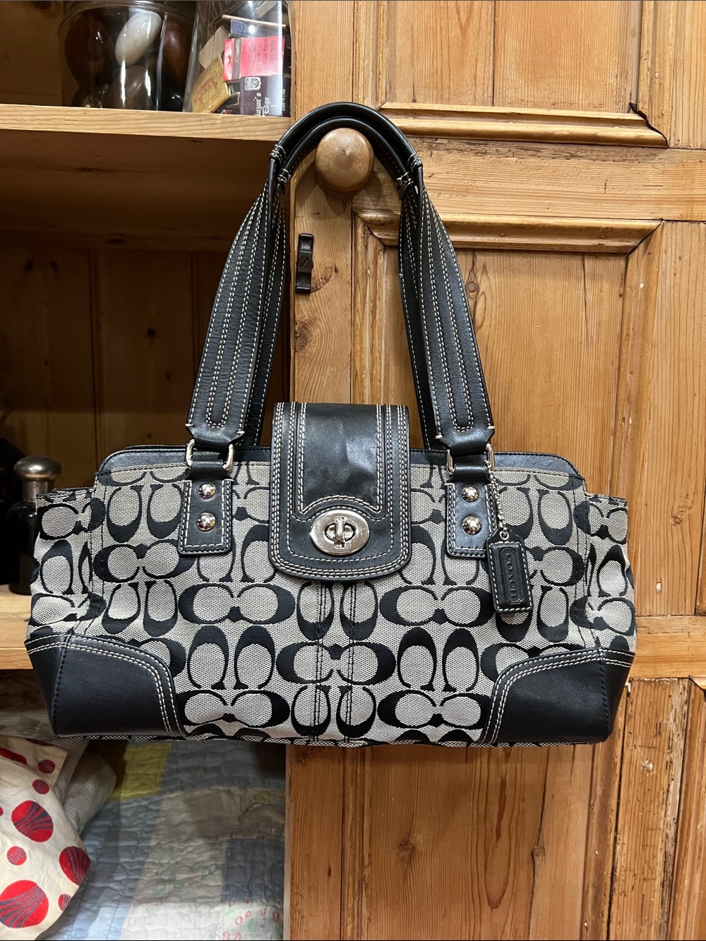 Coach F13975 Hamptons Signature Shoulder Bag